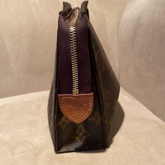 LV,  travel or make up case - Picture 10 of 10